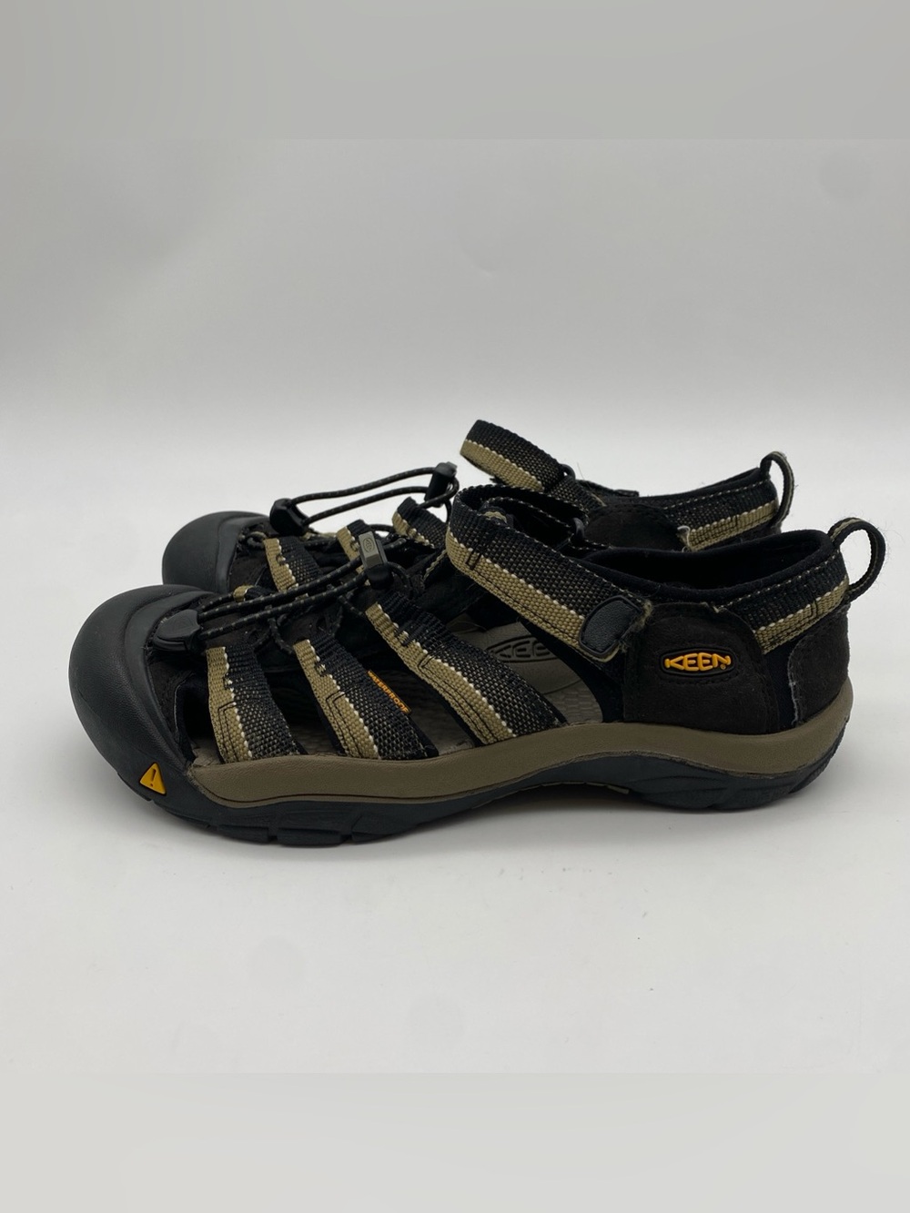 Keen Newport H2 Youth Size 6 Water Hiking Sandals Washable Black Olive
